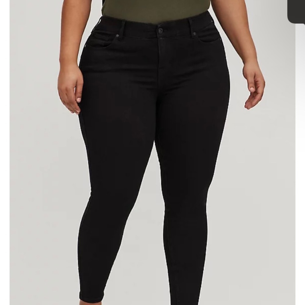 TORRID BOMBSHELL SKINNY PREMIUM STRETCH HIGH-RISE JEAN 16S